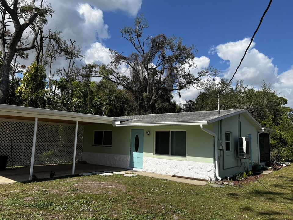 4135 Saums Dr in North Fort Myers, FL - Building Photo