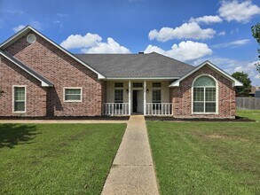 15298 Wagon Wheel Cir in Chandler, TX - Foto de edificio - Building Photo