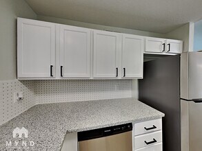 4336 N Fox Point Dr in Las Vegas, NV - Building Photo - Building Photo