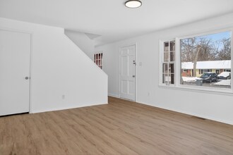 2007 W 75th Pl in Indianapolis, IN - Foto de edificio - Building Photo