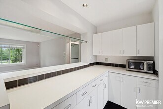 42266 Woodward Ave in Bloomfield Hills, MI - Foto de edificio - Building Photo