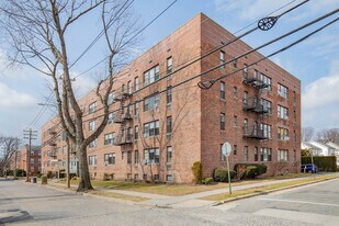 Village Of Mineola in Mineola, NY - Building Photo