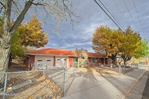 995 Roberts St in Reno, NV - Building Photo