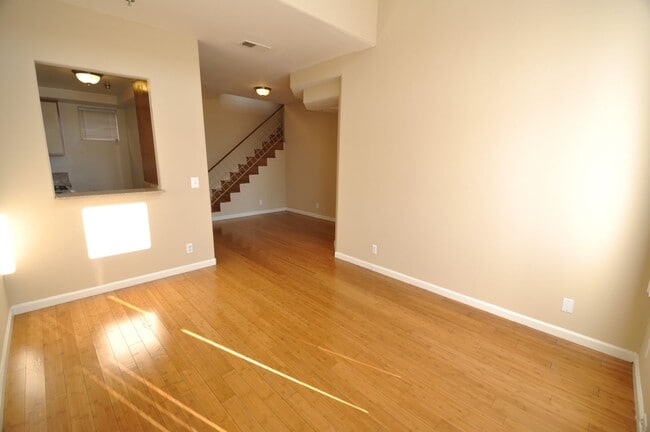 425 N Alvarado St, Unit 108 in Los Angeles, CA - Building Photo - Building Photo