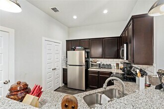 334 Creekside Curve in New Braunfels, TX - Building Photo - Building Photo