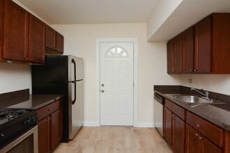 3728 N Pine Grove Ave in Chicago, IL - Building Photo - Building Photo