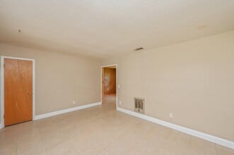 421 Quebec Ave in Defuniak Springs, FL - Building Photo - Building Photo