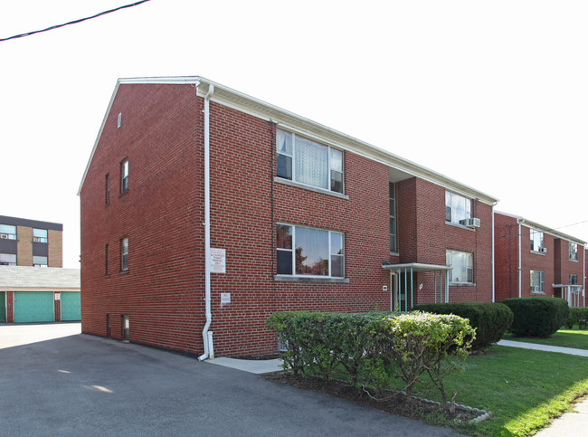 86 Trethewey Dr in Toronto, ON - Building Photo - Primary Photo