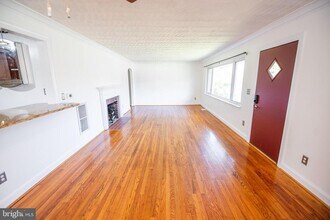 520 S Carlin Springs Rd in Arlington, VA - Building Photo - Building Photo