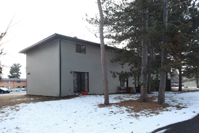 2705 Nelson Dr in Menomonie, WI - Building Photo - Building Photo