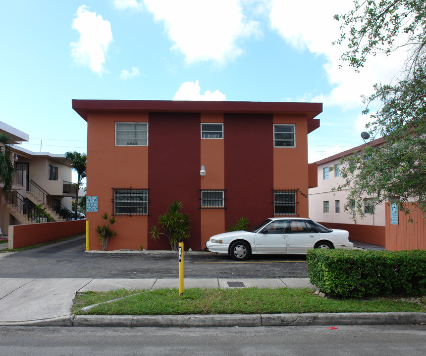 2000 SW 6th St in Miami, FL - Building Photo