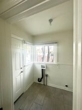 1327 E Santa Clara St in Ventura, CA - Building Photo - Building Photo