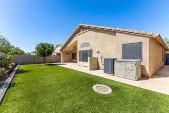 2313 W Straight Arrow Ln in Phoenix, AZ - Building Photo - Building Photo