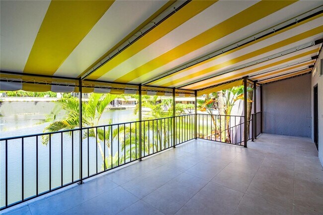 6409 Windmill Gate Rd in Miami Lakes, FL - Foto de edificio - Building Photo