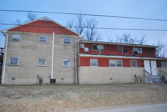 700 S Poplar St in Carbondale, IL - Building Photo - Other