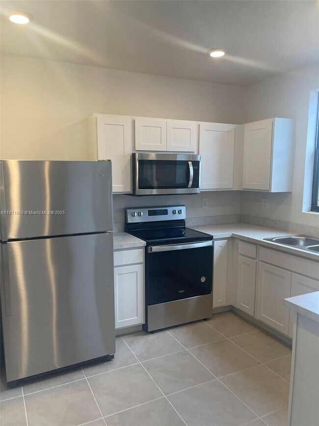 339 NE 12th St in Florida City, FL - Building Photo - Building Photo