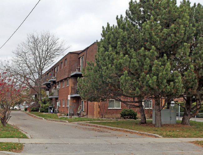 Brownstone in Whitby, ON - Building Photo - Building Photo