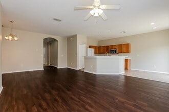 502 Magnolia Pointe Ct in Seffner, FL - Building Photo - Building Photo