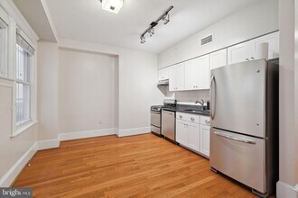 1955 Locust St in Philadelphia, PA - Building Photo - Building Photo