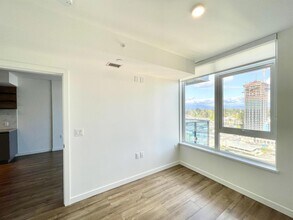 10448 University Dr in Surrey, BC - Building Photo - Building Photo