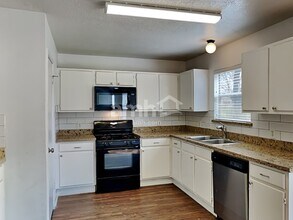 5349 Yale Dr in Katy, TX - Foto de edificio - Building Photo