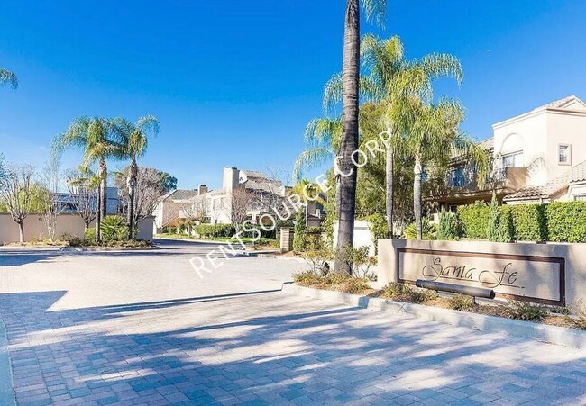 23933 Del Monte Dr. in Santa Clarita, CA - Building Photo - Building Photo