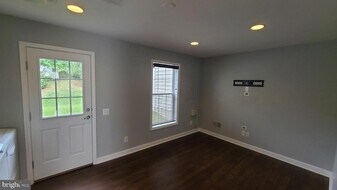 42711 Wilmar Square in Brambleton, VA - Building Photo