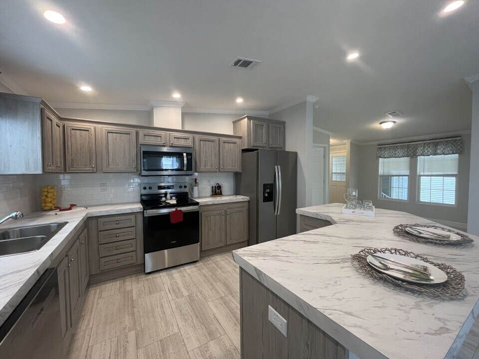 142 Bimini Cay Cir in Vero Beach, FL - Building Photo