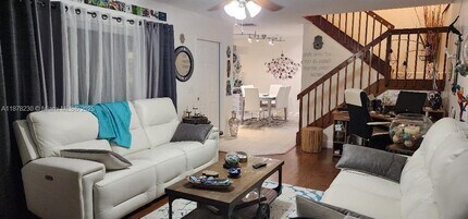 2556 Lakeview Ct in Hollywood, FL - Building Photo - Building Photo