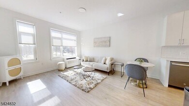 1181 Morris Ave in Union, NJ - Foto de edificio - Building Photo