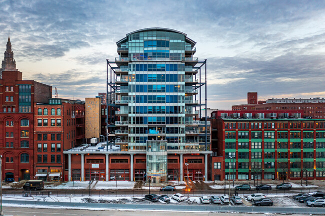 Pinnacle Condominiums in Cleveland, OH - Foto de edificio - Building Photo