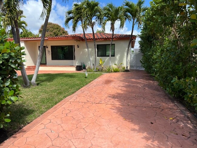 445 NE 109th St in Miami, FL - Building Photo - Building Photo