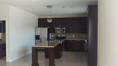 1216 E Pine Ridge Ave, Unit 3 in McAllen, TX - Building Photo - Building Photo