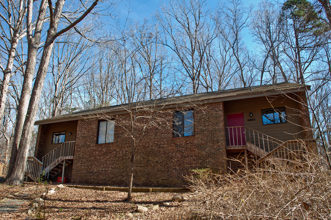 1629 Smith Level Rd in Chapel Hill, NC - Building Photo