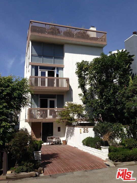 property at 25 Privateer St