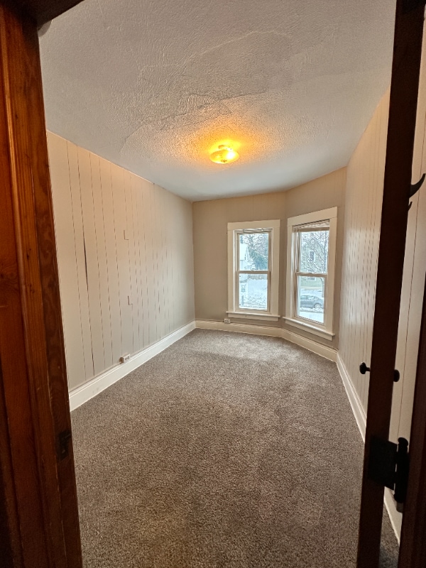 526 W Beardsley Ave in Elkhart, IN - Foto de edificio - Building Photo