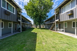 Casa Lido Apartments in Sacramento, CA - Foto de edificio - Building Photo