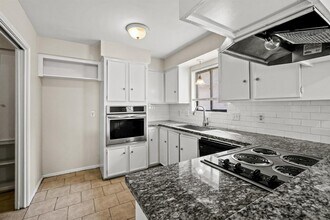 13730 Piping Rock Ln in Houston, TX - Building Photo - Building Photo