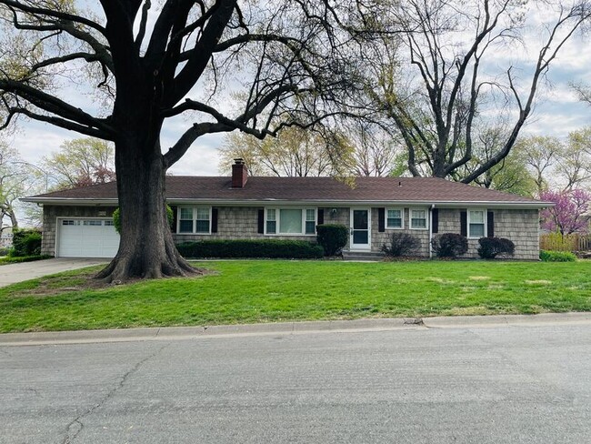 6101 Russell St in Mission, KS - Building Photo - Building Photo