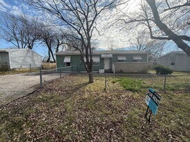 1222 S Kansas Ave in Springfield, MO - Building Photo