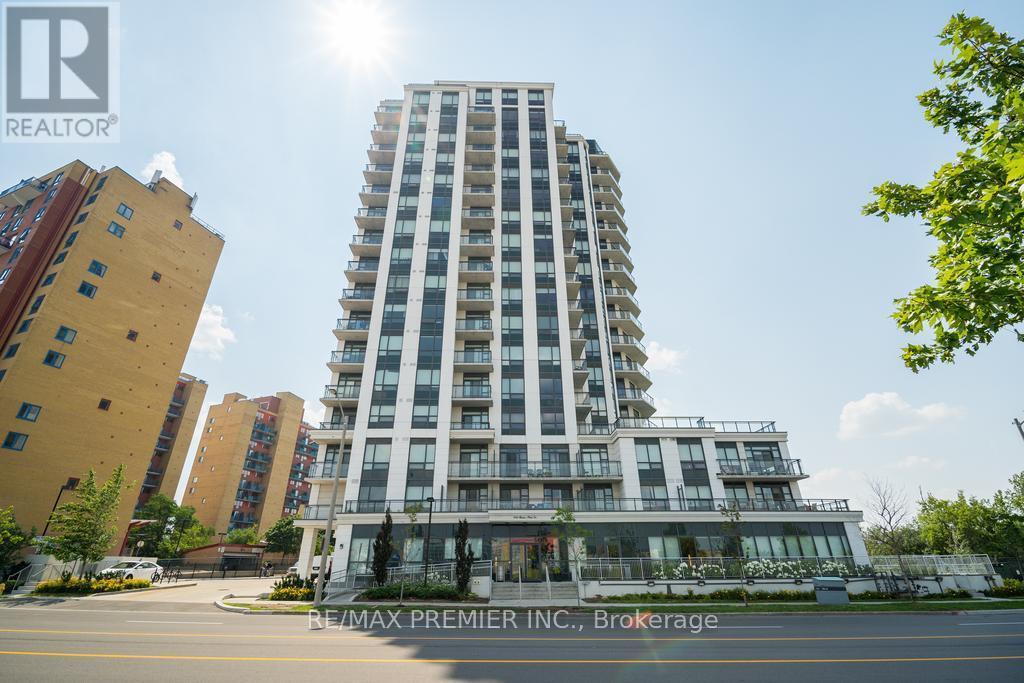 840-1840 Queens Plate Dr in Toronto, ON - Building Photo