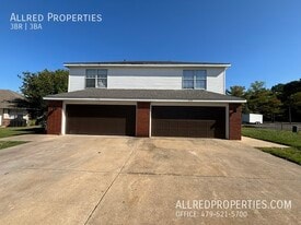 954 N Daisy Ln in Fayetteville, AR - Building Photo