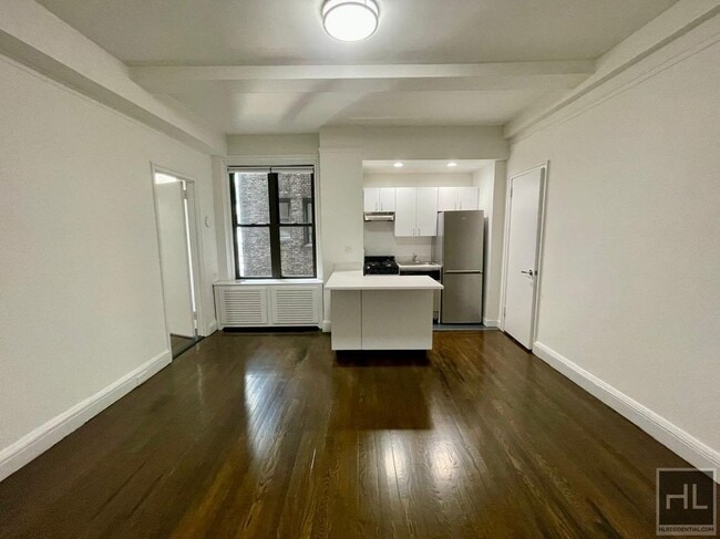 EAST 46 STREET, Unit 2H in New York, NY - Building Photo - Building Photo