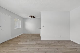 125 E Spring St in Long Beach, CA - Building Photo - Building Photo