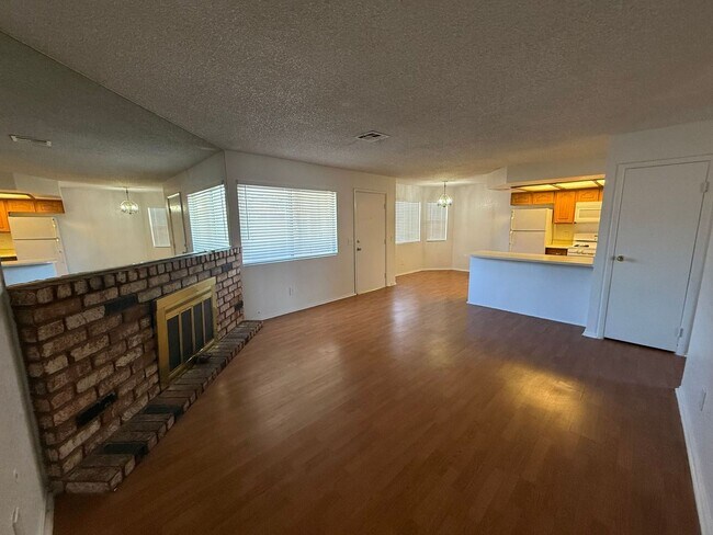 725 Rock Springs Dr in Las Vegas, NV - Building Photo - Building Photo