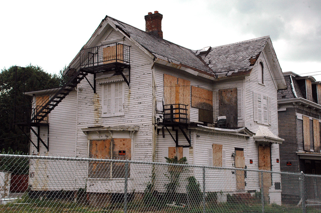 251 Gregory Ave in Passaic, NJ - Foto de edificio