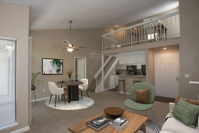 Huntcliffe Apartments in Fair Oaks, CA - Foto de edificio - Building Photo