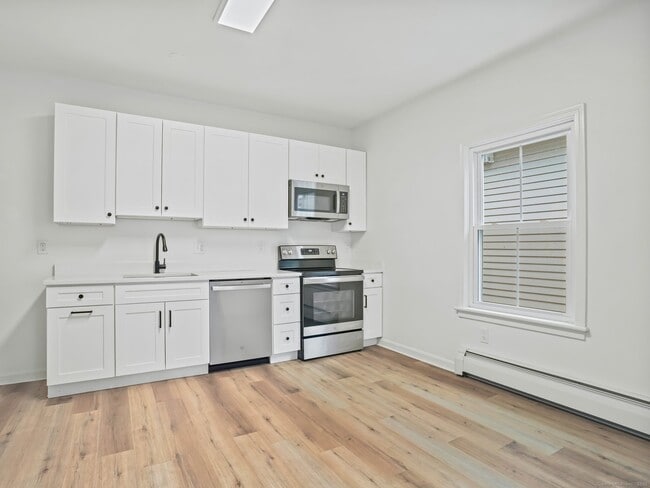 680 Atlantic St in Stamford, CT - Building Photo - Building Photo