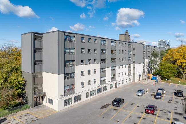 4979 Bathurst Street Apartments in Toronto, ON - Building Photo - Building Photo