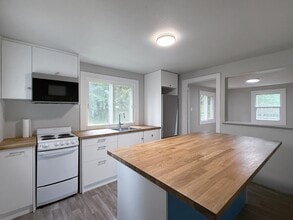 12060 10th Ave S in Burien, WA - Building Photo - Building Photo